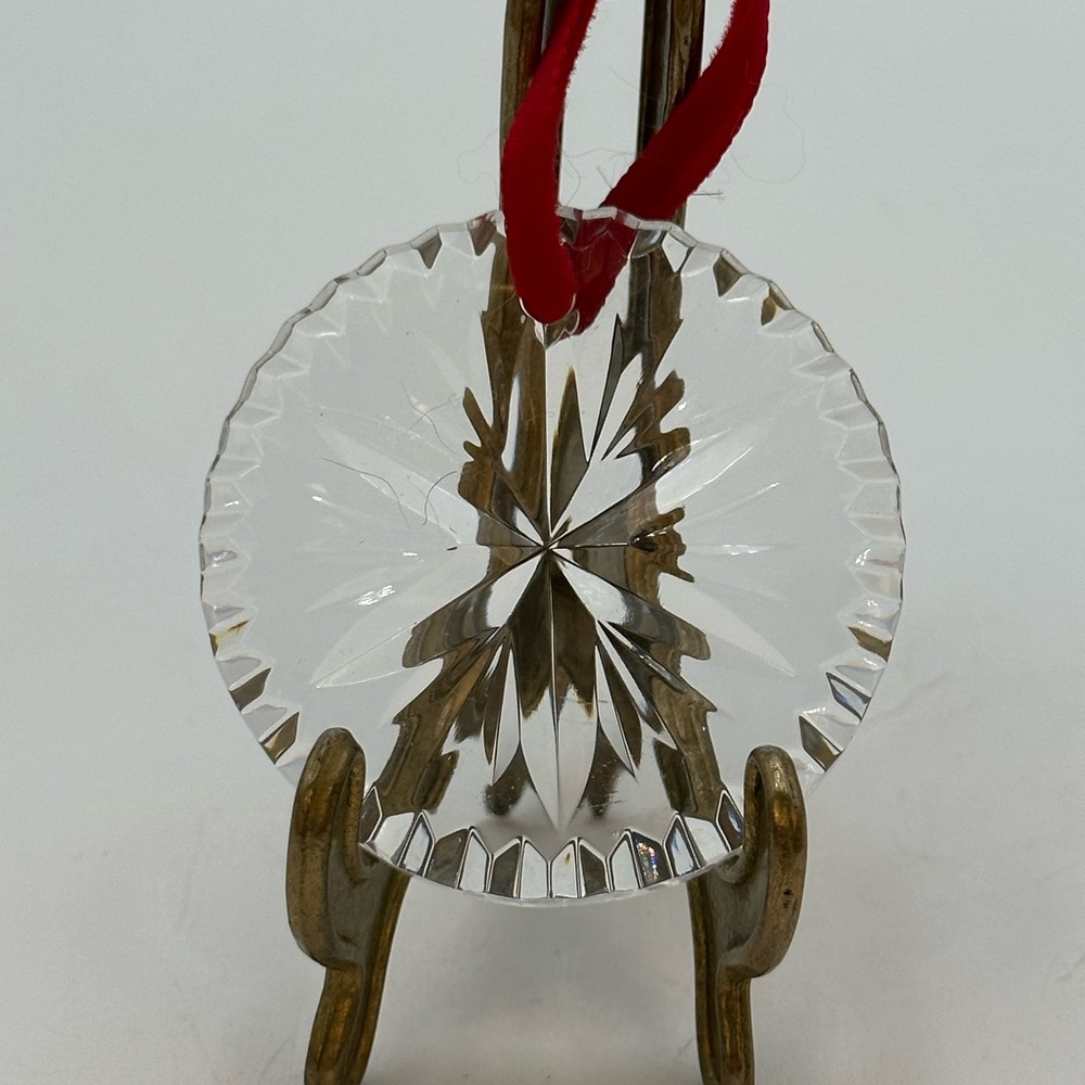 WATERFORD ROUND SNOWFLAKE ORNAMENT.